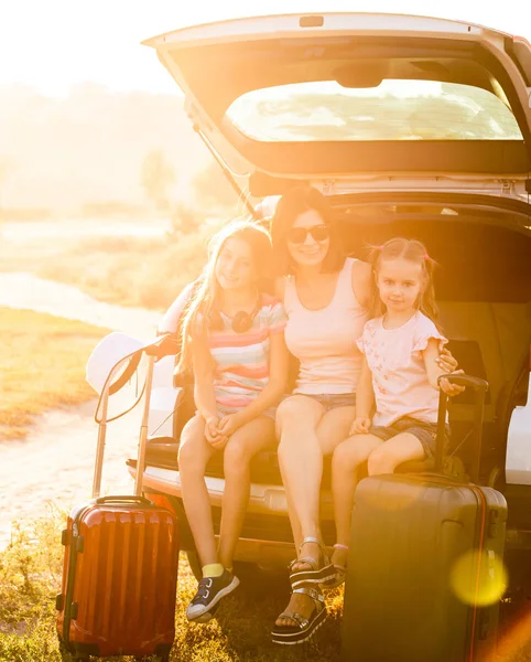 Family in the car — Stock Photo, Image