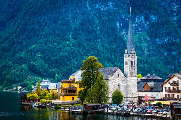 Protestan Kilise Saat Kulesi görünümünü şaşırtıcı Hallstatt, Avusturya — Stok fotoğraf