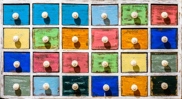 Régi színes szekrény polcok — Stock Fotó