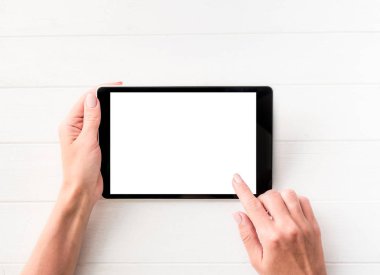 Tablet kullanan kız Üstten Görünüm