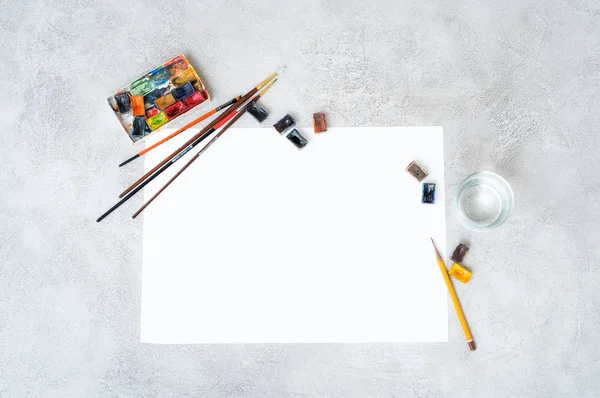 Herramientas de dibujo en la mesa — Foto de Stock