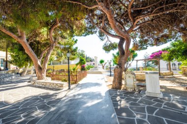 Lefkes, Yunanistan'daki anıtlarla park