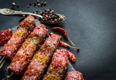 Baharatlı çiğ kebap.