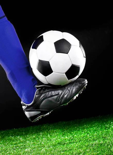 Soccer ball on the football field — Stock Photo, Image