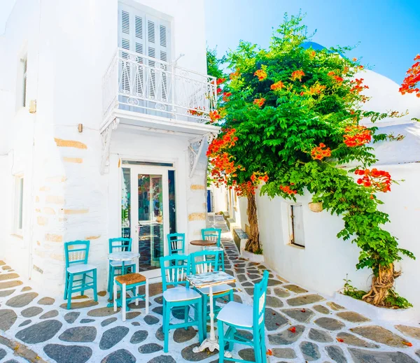 希腊街餐厅的阳光景观 — 图库照片