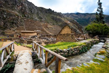 Ollantaytambo taşlı yapılar ve bastille