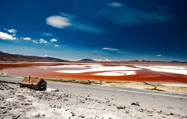 Stony house near Colorado lagoon in Bolivia — Stock Photo, Image