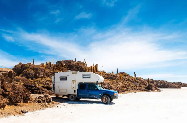 Car near rocky sunshine Cactus island — Stock Photo, Image