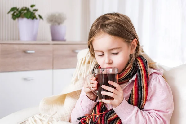 Little girl drinking tea — Stock Photo, Image