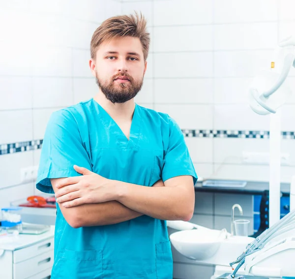 Стоматолог в ортопедичному кабінеті — стокове фото