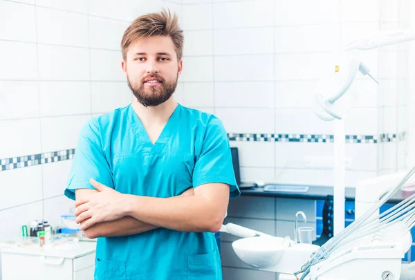 Стоматолог в ортопедичному кабінеті — стокове фото