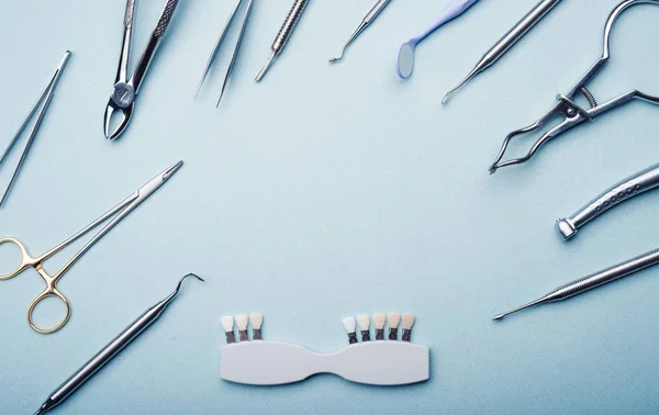Instrumentos de acero dental con espacio para copias — Foto de Stock