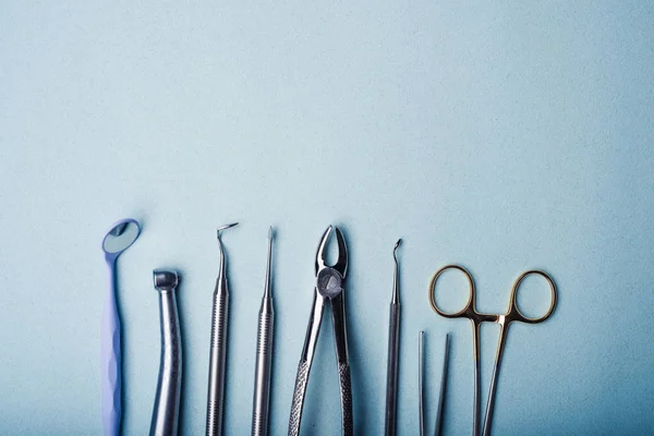 Tandheelkundige stalen instrumenten met kopie ruimte — Stockfoto