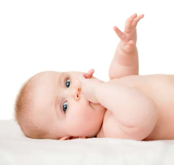 毛布の上に横たわっているかわいい赤ちゃん — ストック写真