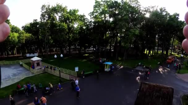 놀이 공원에 있는 매력 — 비디오