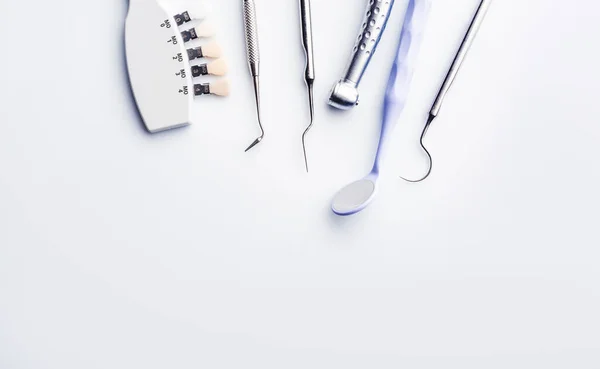 Ferramentas dentárias com espaço de cópia — Fotografia de Stock