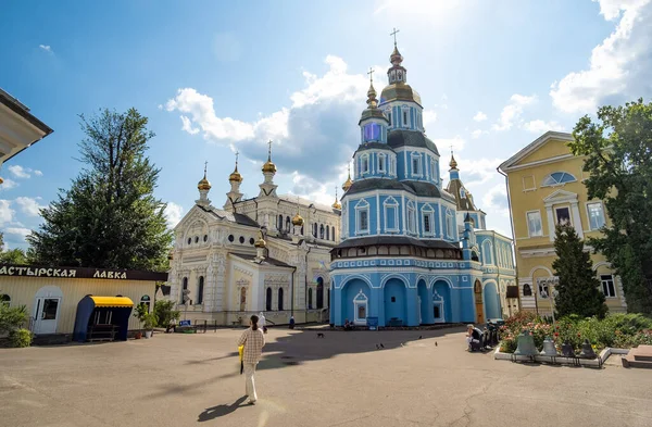 Покровський собор у центрі Харкова. — стокове фото