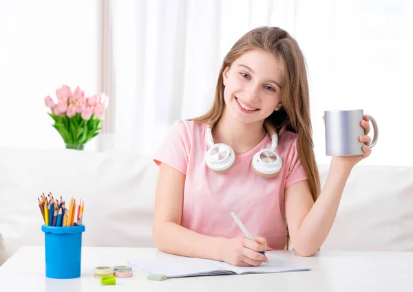 Tiener bereidt zich voor op examen — Stockfoto