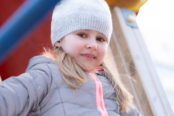 Kid from behind ladder at playground — Stock Photo, Image