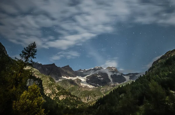 阿尔卑斯山上方的星空 — 图库照片