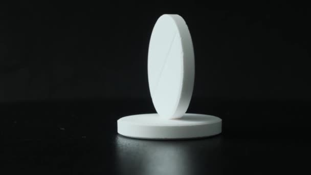 Weiße Brausetabletten — Stockvideo