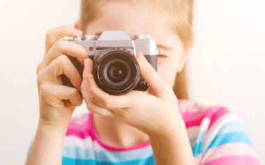 Fotoğraf makinesindeki görüntüyü kapat