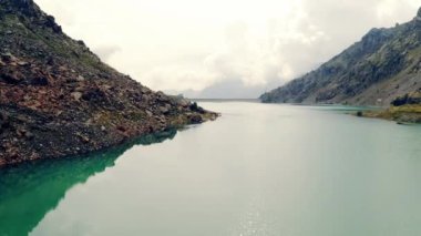 Alp doğasının havadan görünüşü