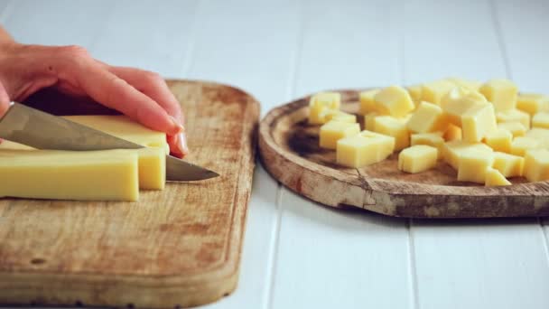 Woman chops cheese — Stock Video