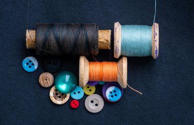 Spikerler ve düğmeler