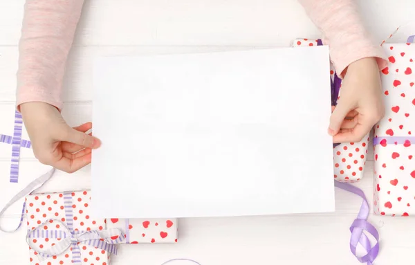 Empty blank sheet of paper in hands — Stock Photo, Image