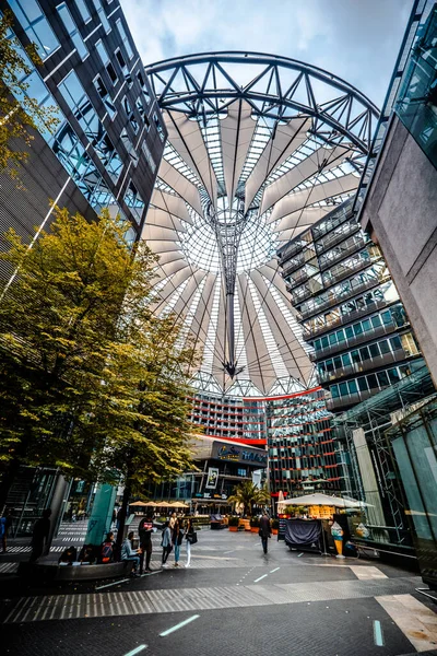 Berlin 'deki Sony Center' ın çatısında. — Stok fotoğraf