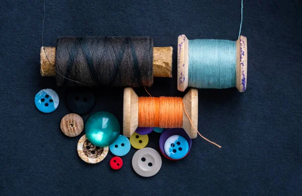 Spikerler ve düğmeler