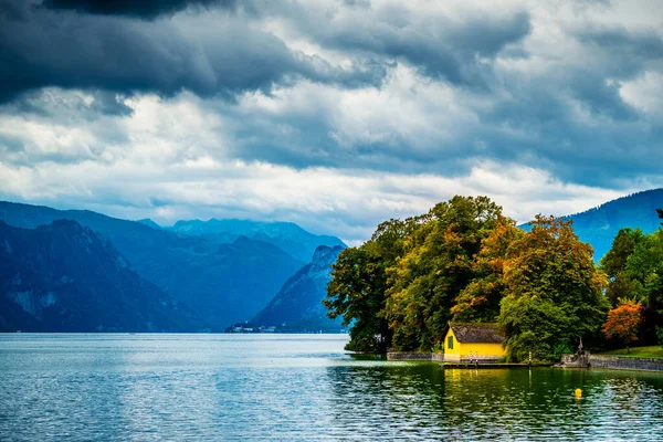 View of Gmunden wide Traunsee lake — Stock Photo, Image