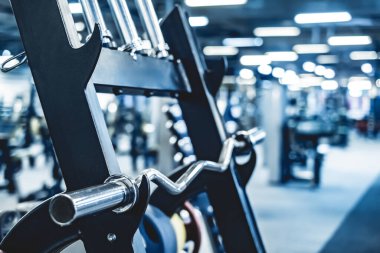 Eğimli halter çubuğu