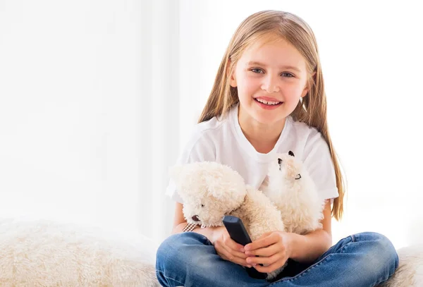 Sonriente chica con juguetes —  Fotos de Stock