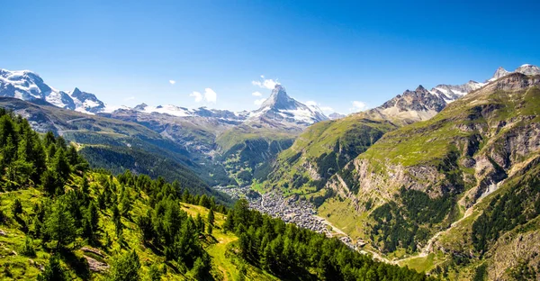 Panoramic view of Matterhorn — Stock Photo, Image