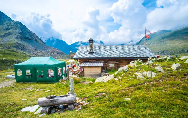 Casa de vacaciones en Alpes — Foto de Stock