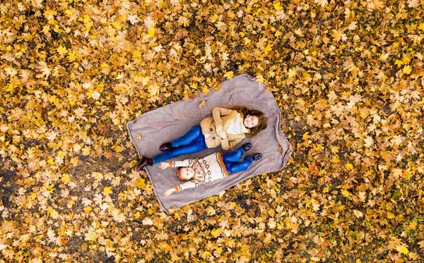 Sisters lying on the back jack — Stock Photo, Image