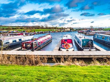 Aston Marina, taş, Staffordshire, İngiltere ile dar tekneler.