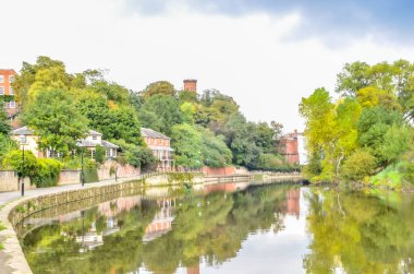Shrewsbury şehir nehir manzaralı meskenli evler