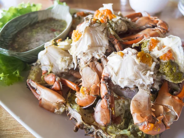 buharda pişmiş Yengeç Tay spicy seafood sos ile