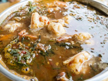 Shimp tom yum çorbası, baharatlı Tayland Gıda ve lezzetli