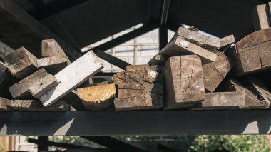 Yakacak odun dokusu, inşaat işten arta