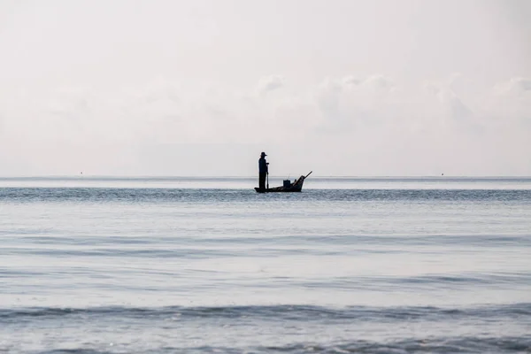 Pêcheur sur la mer — Photo