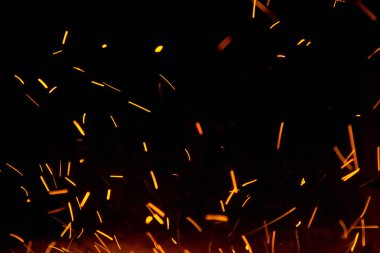 Yangın sparks siyah şömine yakın Air