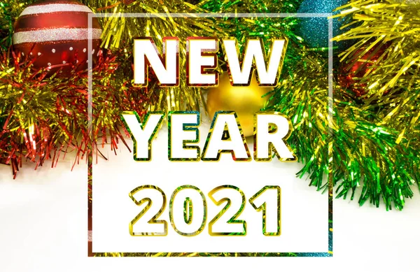 Gelukkig Nieuwjaar 2021 Wenskaart Gedecoreerde Kerstballen Tinsel Achtergrond Concept — Stockfoto