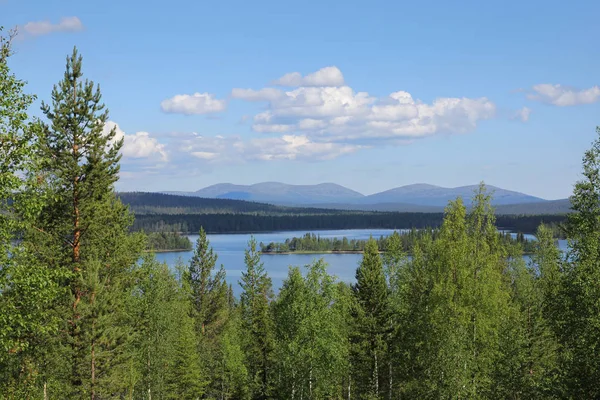 Paisaje Del Lago Verano Laponia Finlandesa Con Colinas Pallastunturi Horizonte — Foto de Stock