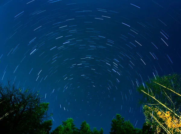 Движущиеся Звезды Тянутся Светлой Осень Ночного Неба — стоковое фото