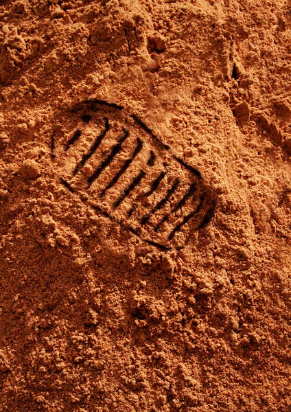붉은 화성 모래에 우주 비행사 발자국 — 스톡 사진