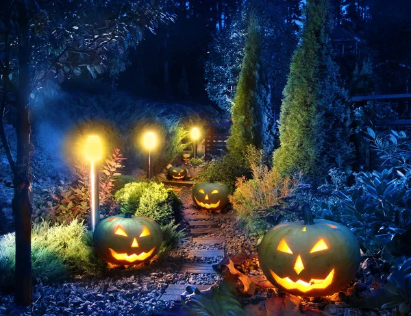 Dark Home Garden Illuminated Patio Lights Halloween Pumpkin Lanterns Path — Stock Photo, Image